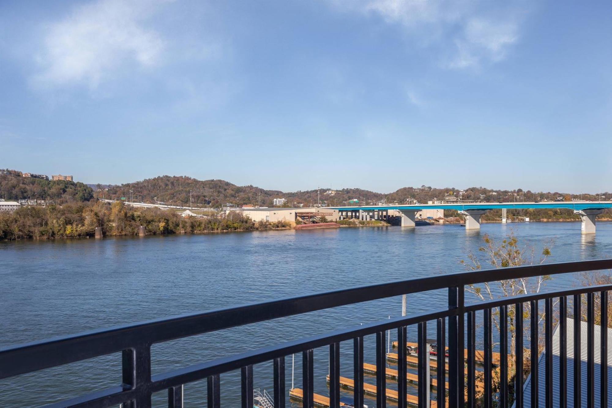 Springhill Suites By Marriott Downtown Chattanooga/Cameron Harbor Экстерьер фото